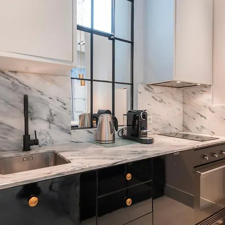 Elegant In Bairro Alto By Lovelystay